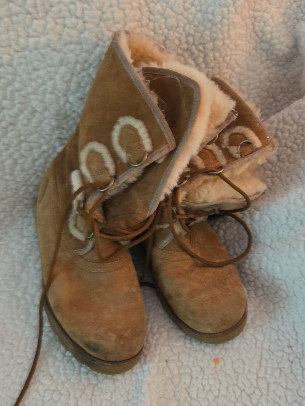 Women’s Ugg Tan Suede Shearling Lace-Up Boots - Cozy Winter Style